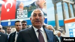 Түркия сыртқы істер министрі Мевлют Чавушоглу. Берлин, 8 наурыз 2017 жыл.