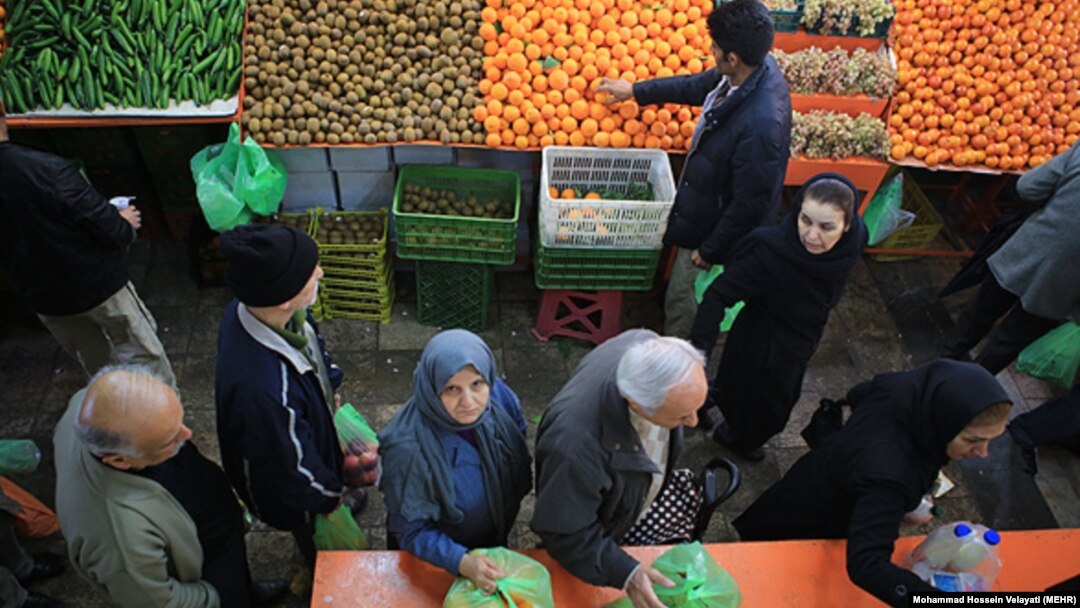 قیمت انواع میوه و سبزیجات در ماه اردیبهشت امسال نسبت به مدت مشابه پارسال بیش از ۱۱۲ تا ۱۳۶ درصد افزایش نشان می‌دهد.
