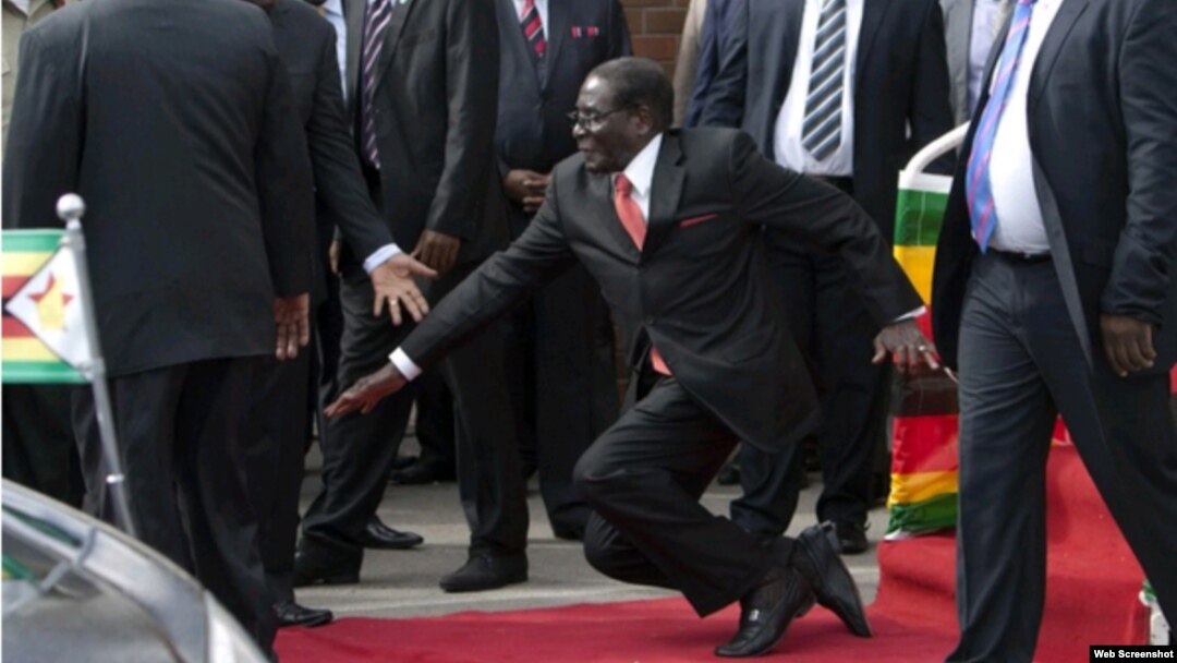 Mugabe belə yıxıldı