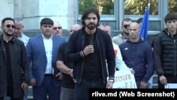 Vitalii Spînu, vorbind la un protest al sportivilior de sporturi „neolimpice”, în fața Casei Guvernului, pe 15 septembrie 2026