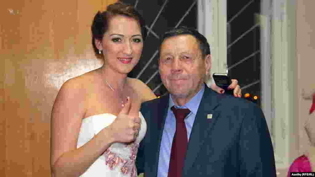 Җырчы Алинә Сафиуллина белән шагыйрь Рөстәм Зәкуан