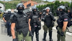 Sukob policije i demonstranata ispred zgrade suda u Novom Pazaru