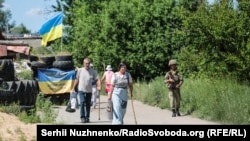 Блокпост українських військових в Станиці Луганській, червень 2019 року