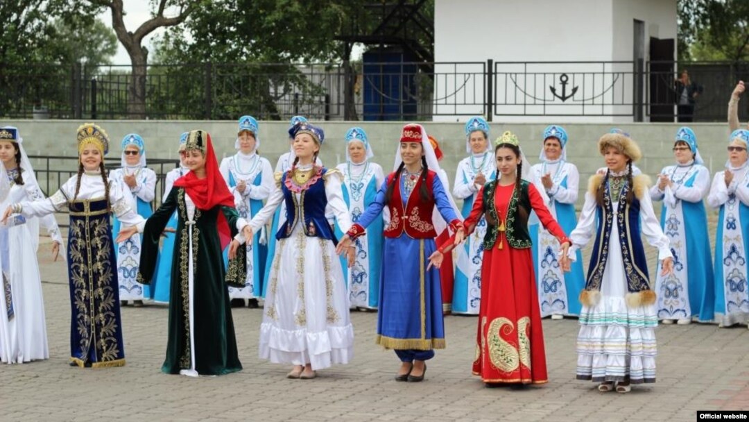 Халыкларның милли-мәдәни үсеше җыр-биюгә генә кайтарып калдырыла