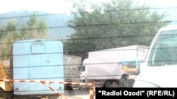 Government forces have set up over a dozen checkpoints along the road connecting Dushanbe and the administrative center of the Rasht district, and are searching passing vehicles and their passengers.