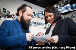 Сьвятлана Ціханоўская завітала на выставу Джоні Косьміка. Фота прэс-службы Сьвятланы Ціханоўскай