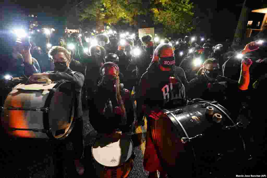 Marširanje građana na izbornu noć, Portland, Oregon.