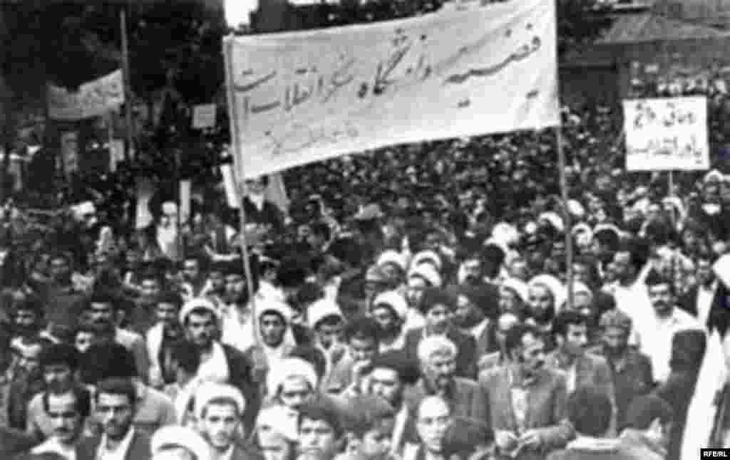 اما &laquo;پایگاه اطلاع&zwnj;رسانی انقلاب اسلامی&raquo; به آمار پزشکی قانونی و گورستان &laquo;بهشت زهرا&raquo; اشاره می&zwnj;کند که در نخستین کشته&zwnj;شدگان در پایتخت ۸۹۵ و در دومی ۷۶۸ نفر هستند.