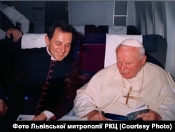 Іван Павло ІІ і його секретар Мечислав Мокшицький