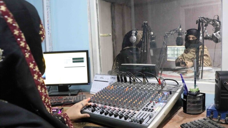 Talibani zatvorili afganistansku radio-stanicu koju vode žene jer je emitovala muziku