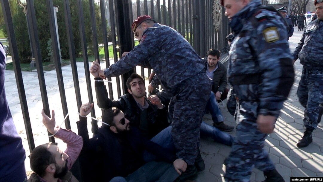 Ermənistanda etiraz aksiyası