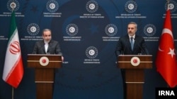 Թուրքիայի և Իրանի արտգործնախարարներ Հաքան Ֆիդանի և Աբբաս Արաղչիի համատեղ ասուլիսը Ստամբուլում, 30-ը հունվարի, 2026թ.