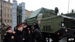 Пускова установка ЗРК С-300 ПМУ на виставці військової техніки в Росії