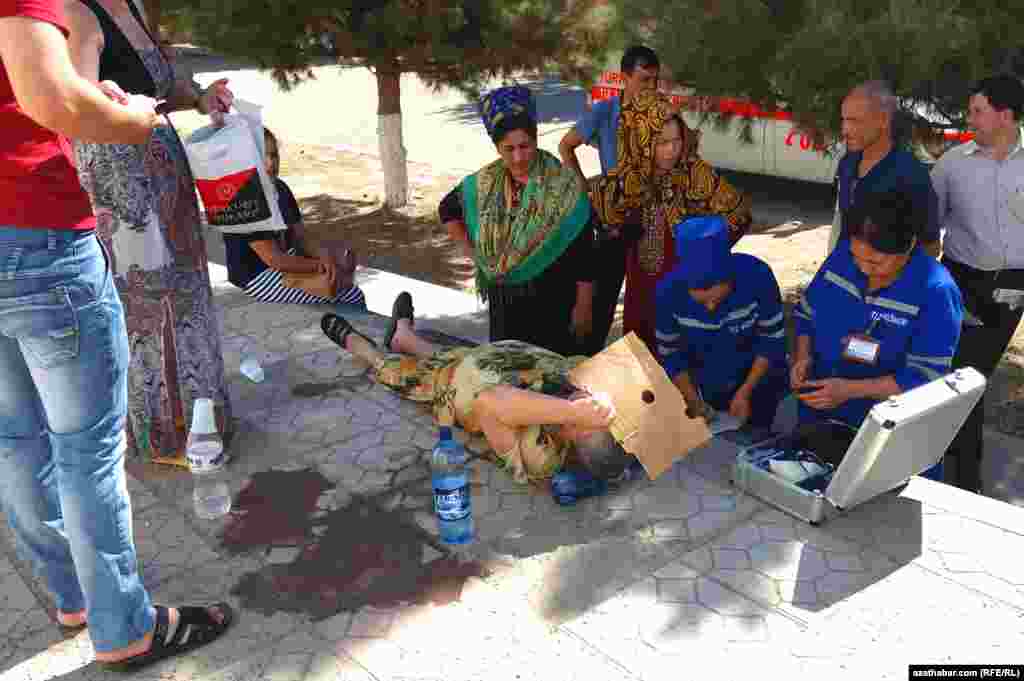 Yssy howa şertlerinde özünden giden bir aýal maşgala.