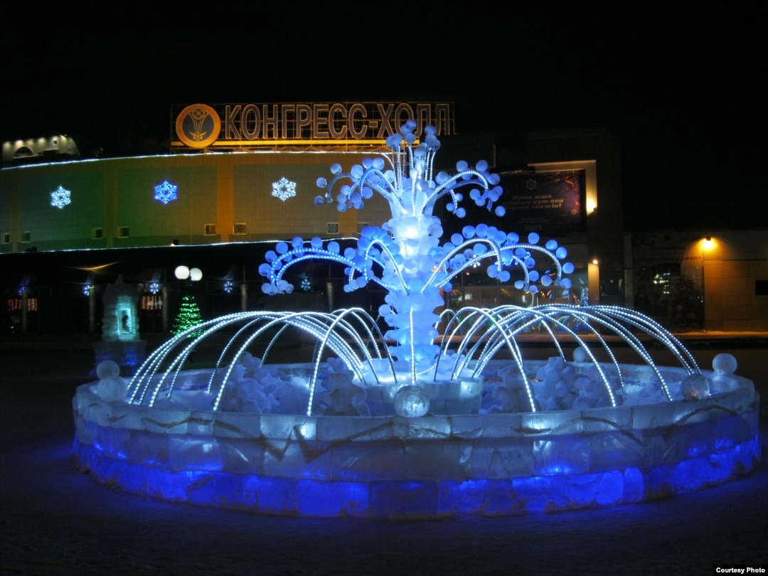 Кеңседегі анальды секс фотосуреттері