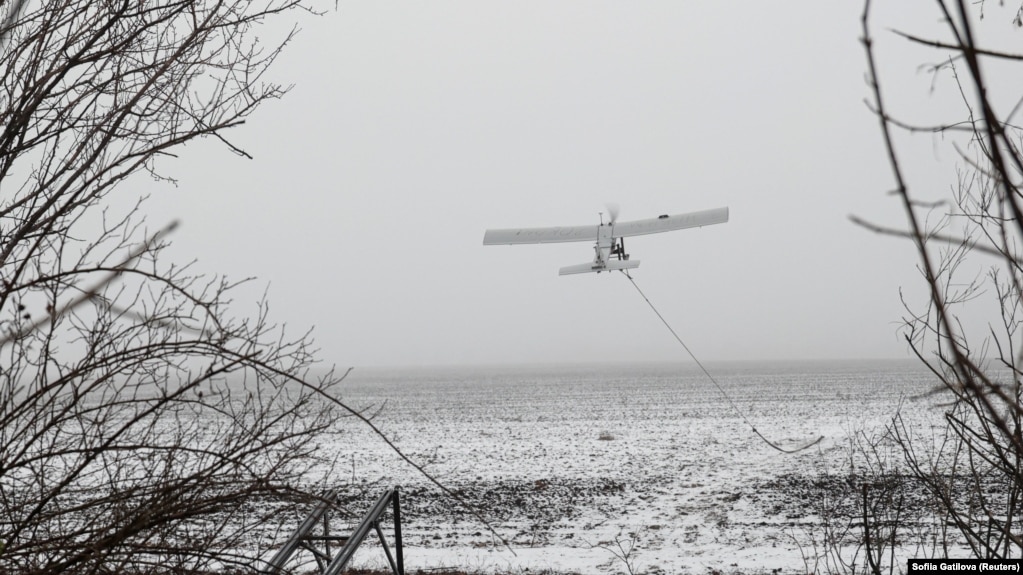 БпЛА середньої дальності «Дартс», запущений ЗСУ, летить у бік російських військ. Донецька область, 16 грудня 2025 року
