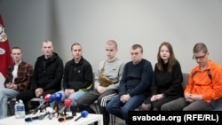 Прэсавая канфэрэнцыя вызваленых палітвязьняў 22 сьнежня. Ілюстрацыйнае фота