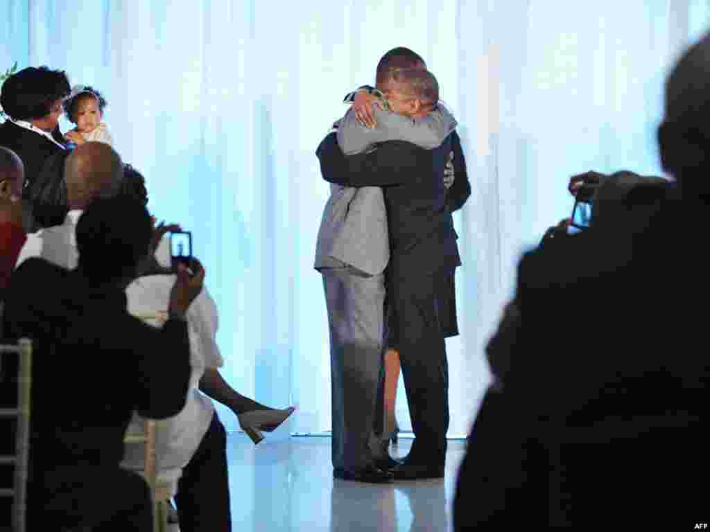 Аднаполае вясельле ў Вашынгтоне. Вярхоўны суд ЗША адмовіўся заблякаваць закон, які дазваляе аднаполыя шлюбы.