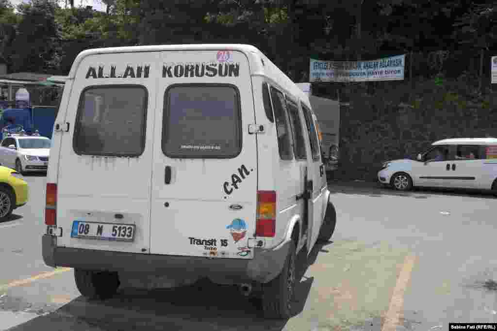 Trabzon, Turcia 2016: &nbsp;dolmu, acest maxi-taxi turcesc