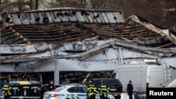 Полиция на месте пожара на складе в Пардубице