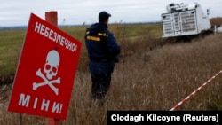 За даними ДСНС, потенційно небезпечними через замінування є третина від загальної площі України