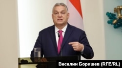  Виктор Орбан приказва пред медиите след срещата си с Радев, 20 декември 2024 година 