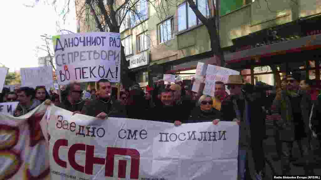 Протест против плаќањето придонеси за хонорарците