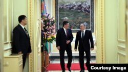 Сооронбай Жээнбеков жана Нурсултан Назарбаев. 
