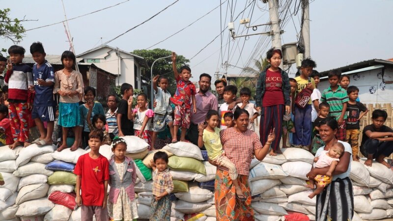 По пучот во Мјанмар, жителите бегаат во Индија