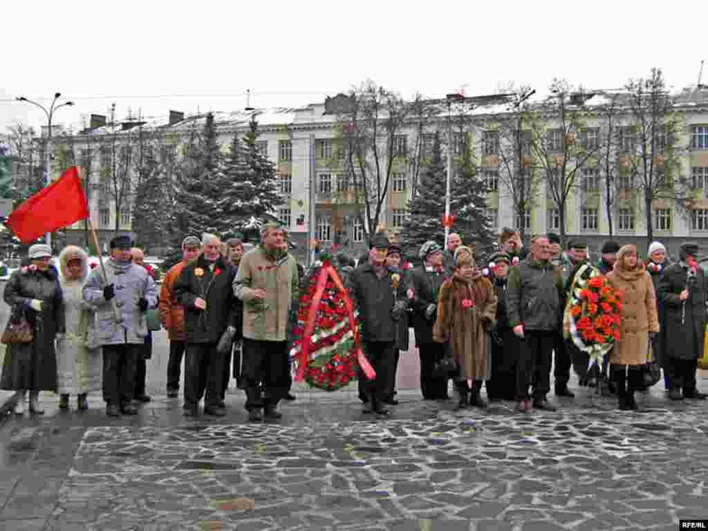 У Гомелі адзначылі 65-я угодкі вызваленьня гораду - У Гомелі адзначылі 65-я угодкі вызваленьня гораду