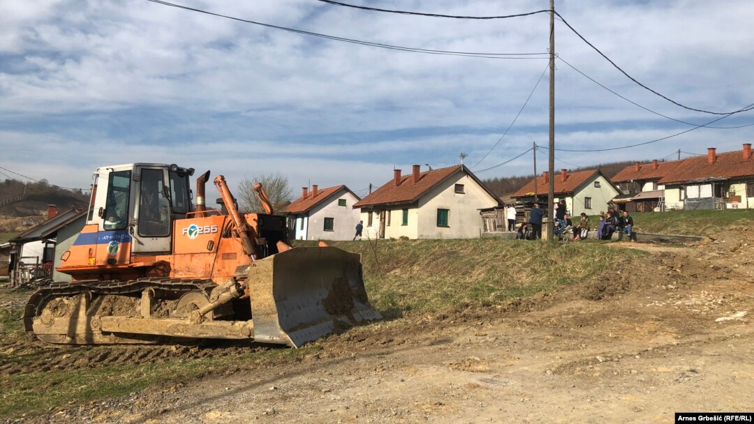 Raseljeni ne dozvoljavaju nastavak radova dok ne dobiju novi krov nad glavom