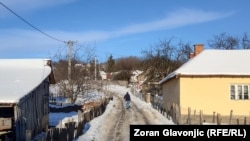 Osečina, na jugozapadu Srbije je jedna od opština u kojoj je na snazi vanredna situacija zbog snega. U pojedinim delovima ove opštine meštani su bez struje više od nedelju dana.