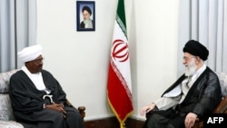 Iranian supreme leader Ayatollah Ali Khamenei meeting with Sudanese President Omar al-Bashir, Tehran, 26Jun2011