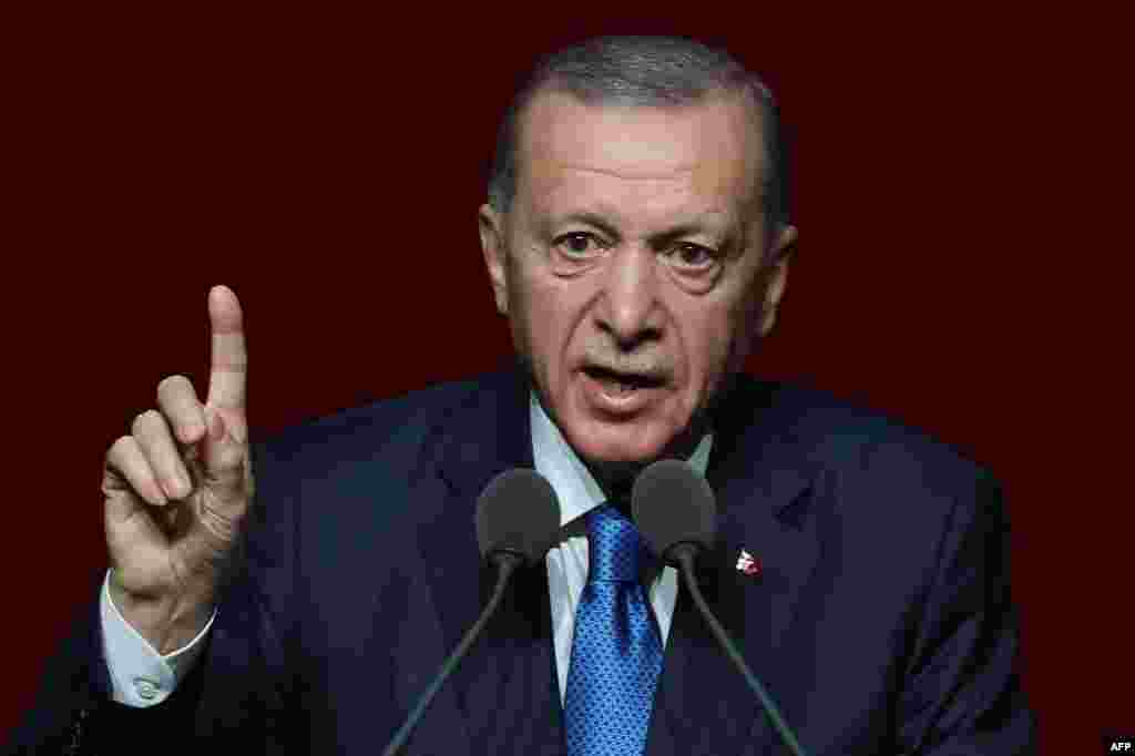 ТУРЦИЈА -&nbsp;Турскиот претседател Реџеп Таип Ердоган во понеделникот го достави до парламентот на ратификација нацрт-законот за кандидатурата на Шведска за членство во НАТО, соопшти турското претседателство.