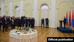 Во время приема для представителей делового сообщества в резиденции президента Армении. 22 декабря 2016 г.