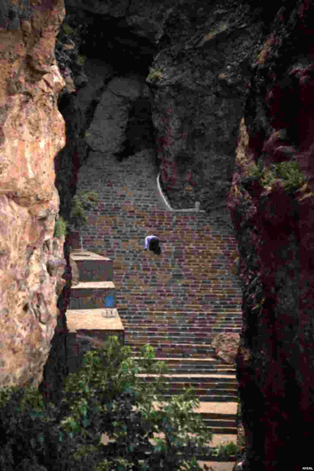 Naxçıvanda sirli "Əshabu-Kəhf" mağarası #16