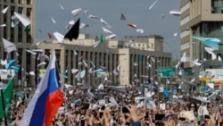 Мітинг проти блокування Telegram, квітень 2018 року. У 2026 році на мітинги не виходять, а обурюються у соціальних мережах, які ще поки доступні