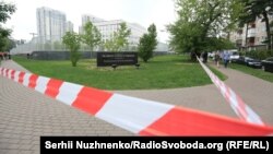 Обгороджена територія посольства США після нічного вибуху, Київ, 8 червня 2017 року