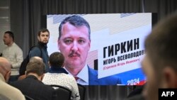 Supporters of imprisoned Russian nationalist Igor Girkin attend a conference in Moscow on December 24 to nominate him for the upcoming presidential elections in March. 