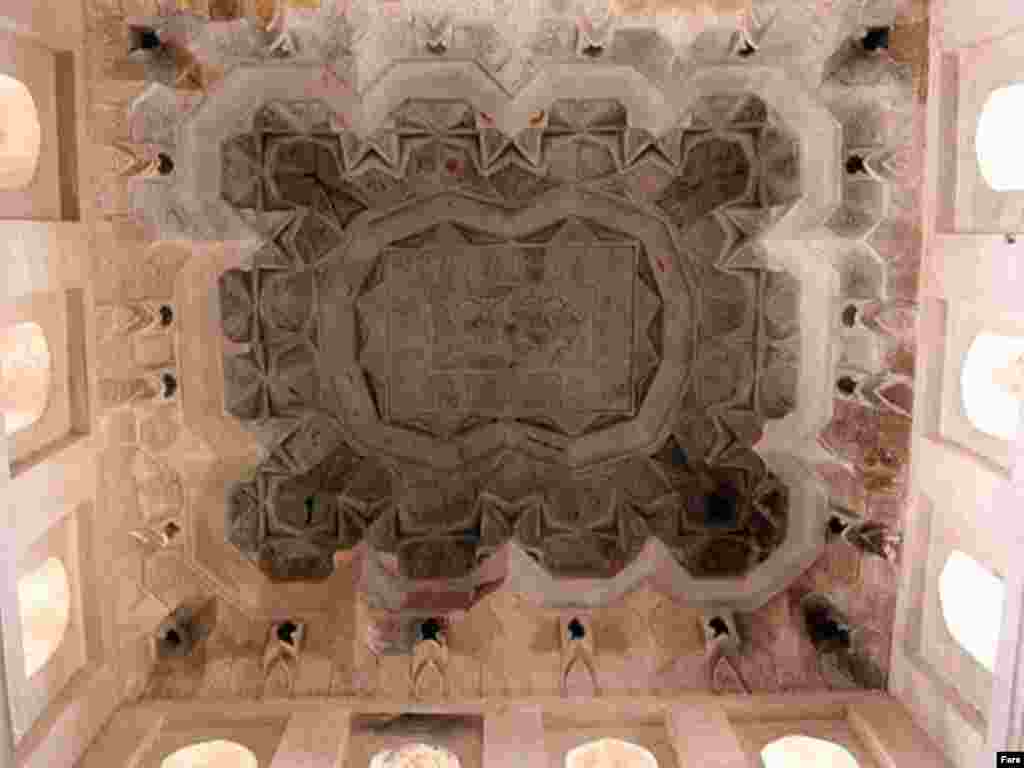 هارونیه بنایی است کهن در جاده مشهد به توس