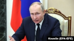 Vlagyimir Putyin orosz elnök egy, a bankszektorról tartott videókonferencián Moszkvában, 2021. február 1-én. 