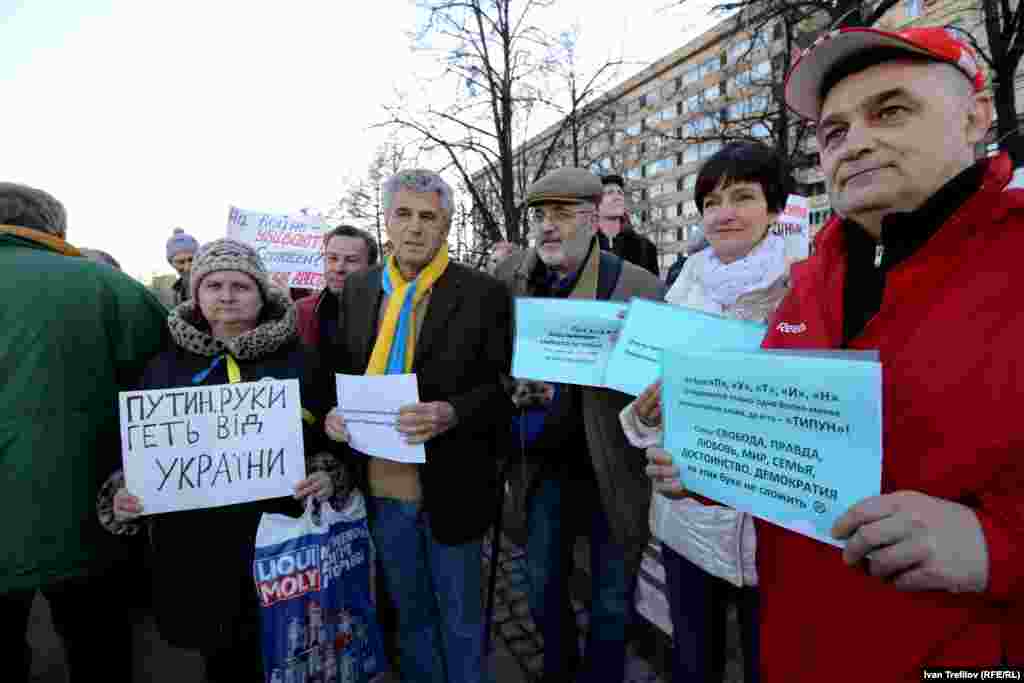 Антивоенные пикеты в Москве. Леонид Гозман в антивоенном пикете