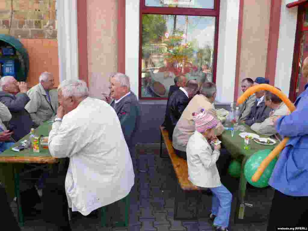 У горадзе сьвята адзначаюць паўсюль