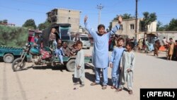 کودکان شهر شبرغان در حال تجلیل از عید قربان