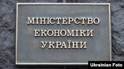 У міністерстві додали, що це рішення затверджене постановою Ради міністрів Білорусі від 26 травня, набере чинності через 10 днів після публікації і розраховане на шість місяців