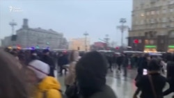 Задержания у здания газеты "Известия"