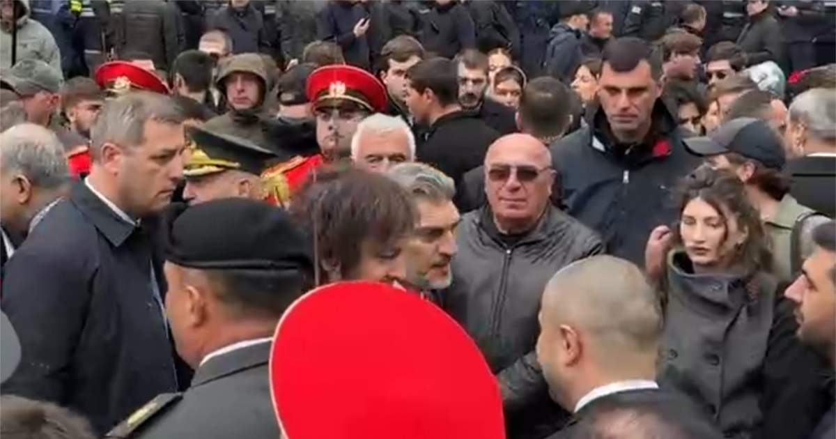 „მონებო“, „რუსებო“ - ამ შეძახილებით დახვდნენ 9 აპრილის მემორიალთან მისულ ხელისუფლებას