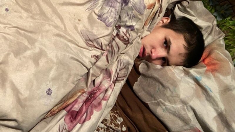 "Мы хотим, чтобы эти изверги сели в тюрьму". Подростка-инвалида вернули из интерната домой истощенным и со следами пыток