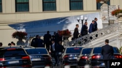 Делегация прибывает во дворец Чыраган перед третьей встречей российской и украинской делегаций по мирным переговорам в Стамбуле, 23 июля 2025 года.