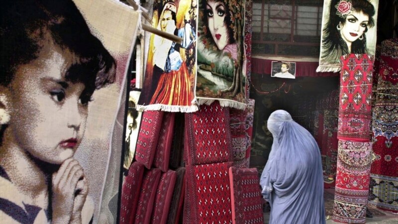 Талибанците го ограничија студирањето на жените во Авганистан